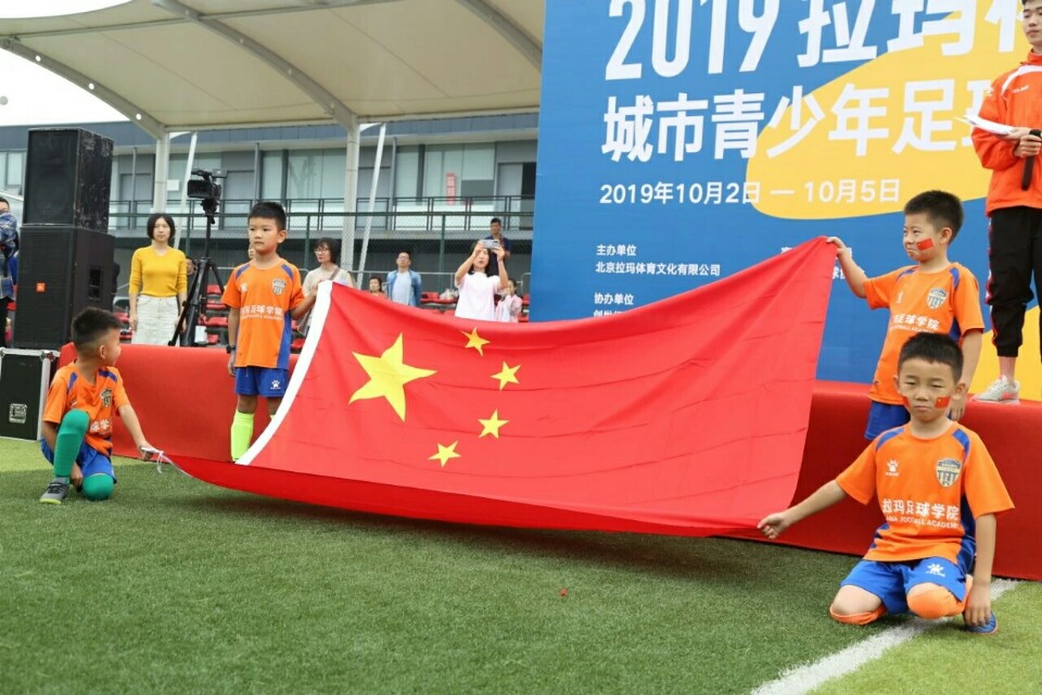 【*今条头日**】国庆有一支闪耀蓉城的娃娃战队，他们叫:成都小将！