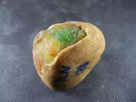 捡到这样的石头千万别扔桌子,遇到这样的石头赶紧捡