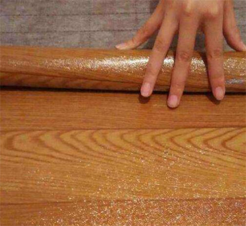 地板革铺多少人工费,地板革施工多少钱一平方