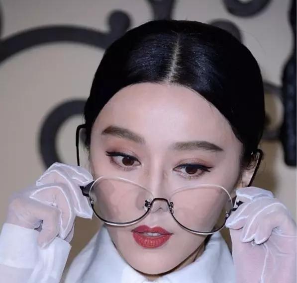 为什么化妆的时候手老是抖,手抖怎么化好妆