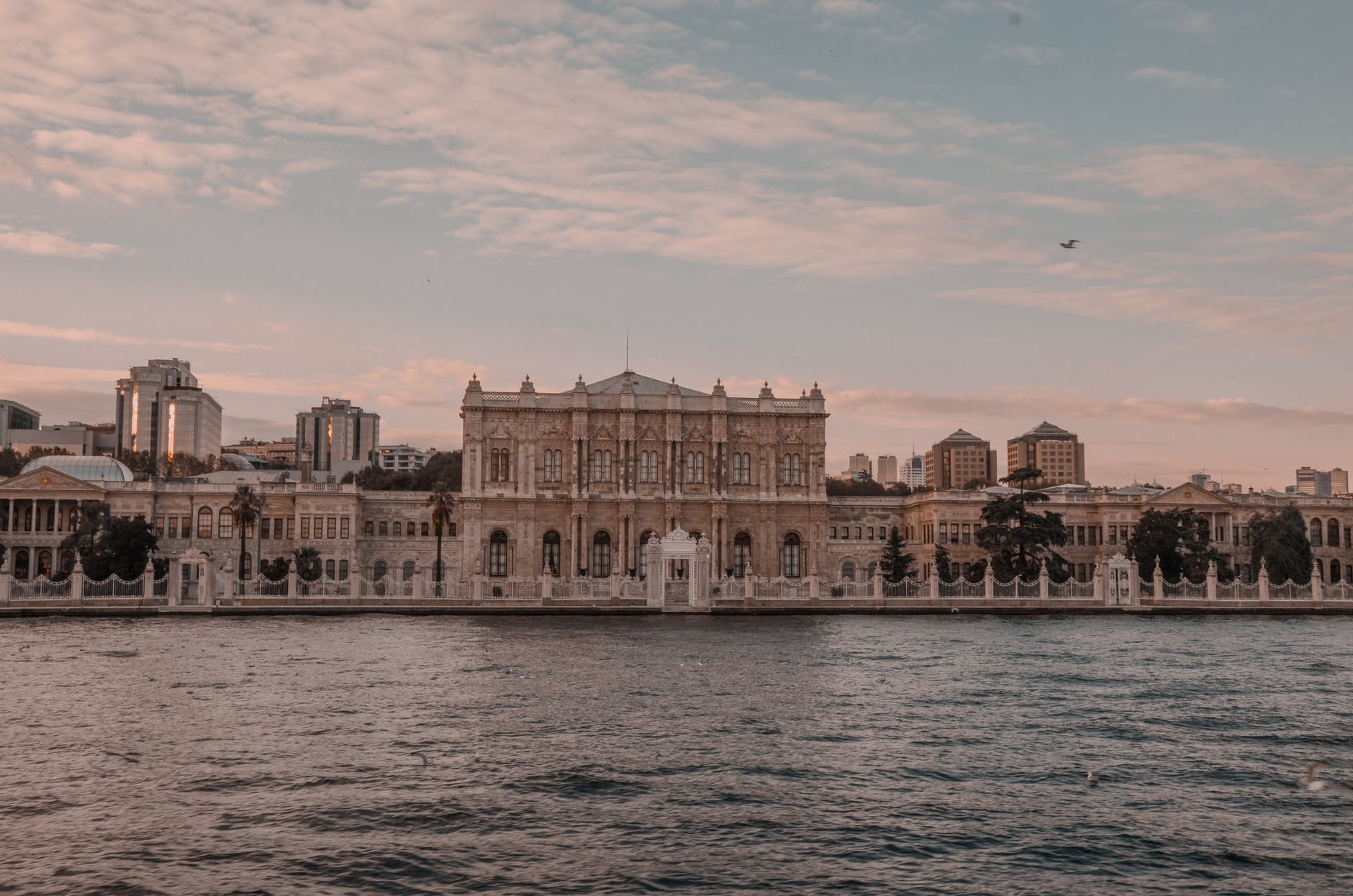 女人嫉妒心怎么平复,如何消除对妻子的猜疑心理