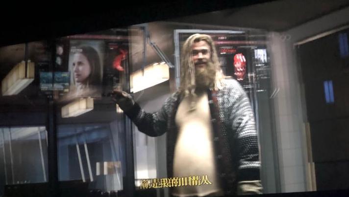 老头滑滑板视频,白胡子老头玩滑板