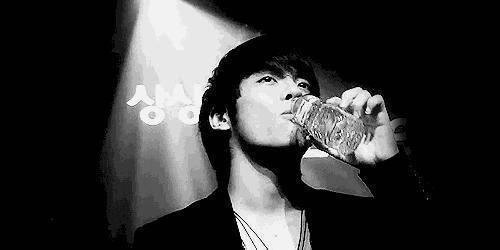 腹肌歪了练哪边,腹肌歪的还不整齐