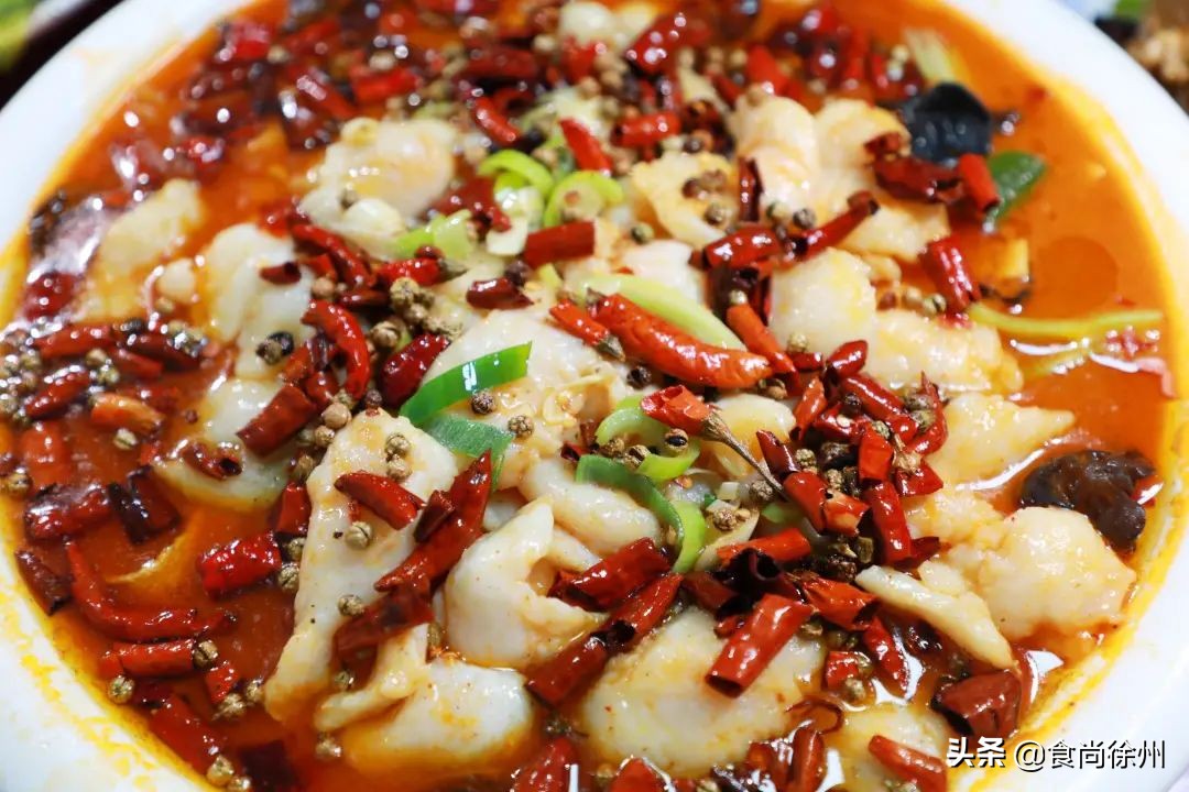 很多人从这家夫妻馆子认识徐州菜，芝麻鸡、沸腾鱼爆辣爆好吃