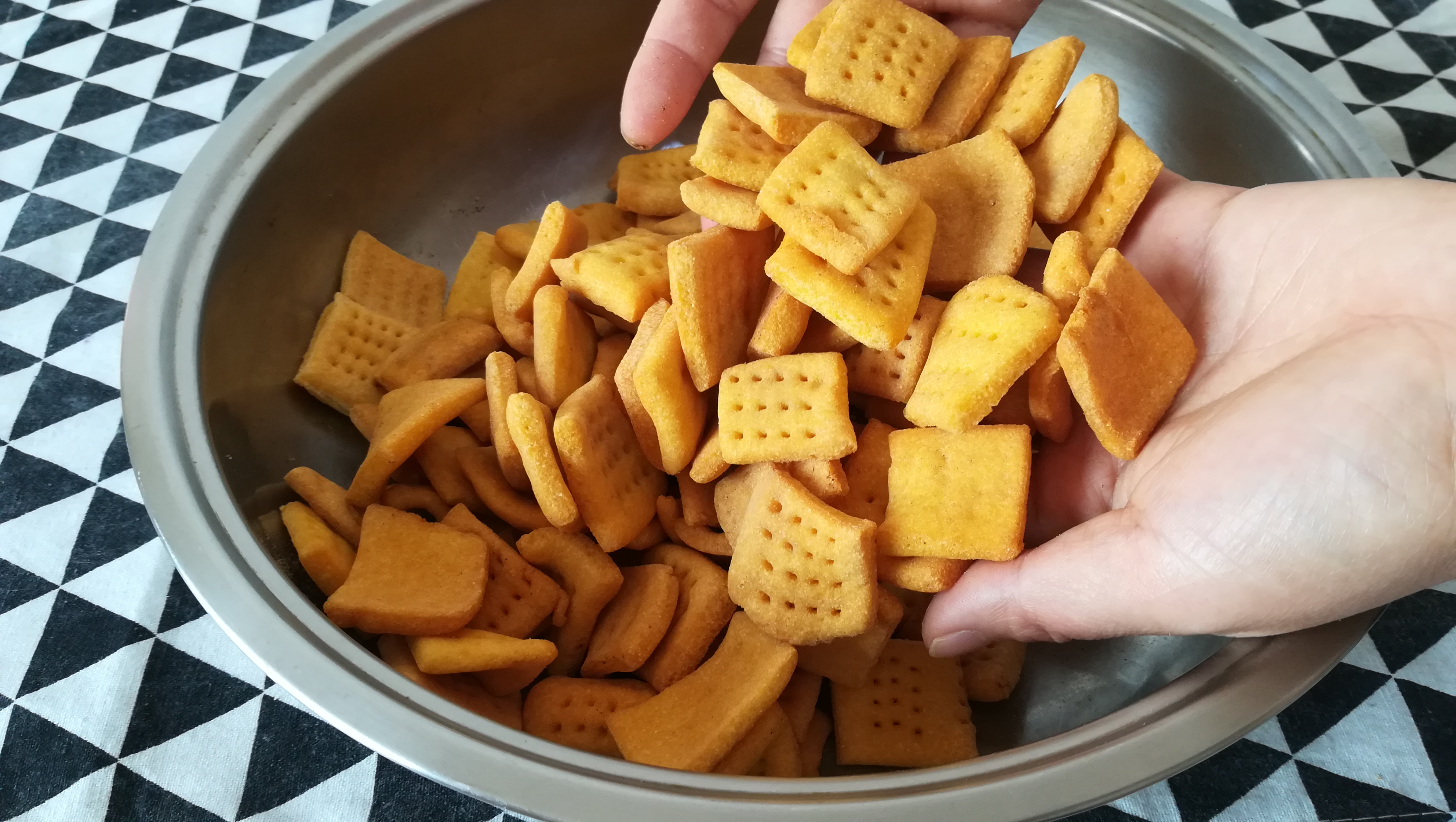 玉米面的各种做法嘎嘣脆,嘎嘣脆的零食玉米面