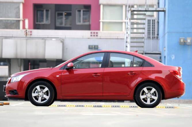 花2万7买台2012年的科鲁兹值不值,16年3万公里手动科鲁兹好出手不