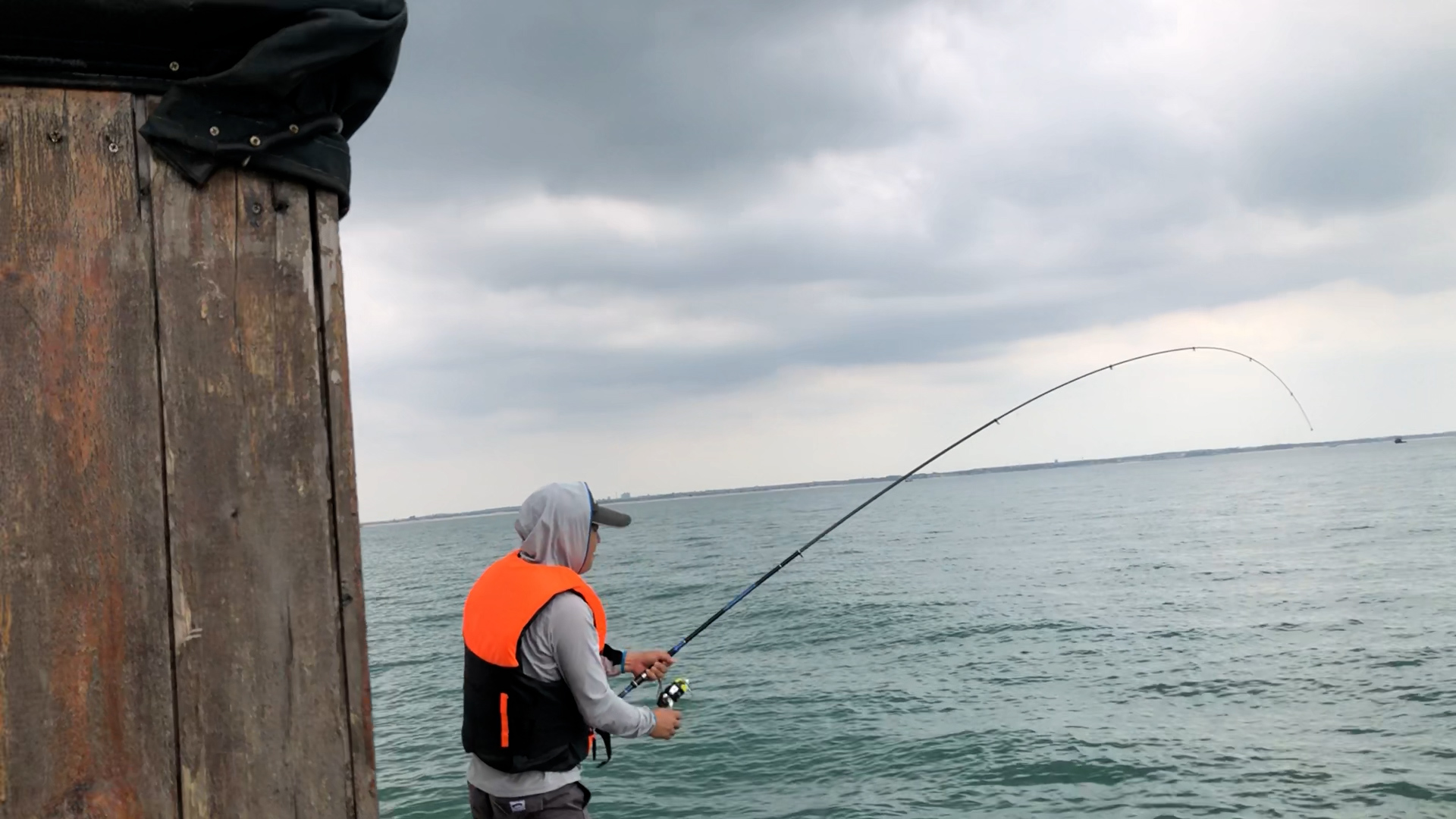 一个小伙钓鱼一年赚几十万,500块钱本钱钓鱼一个月能赚多少钱