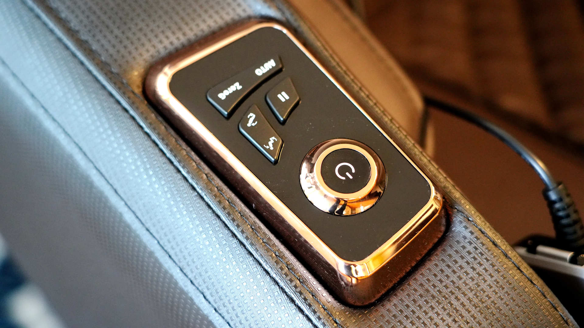 你有多久没有被温柔以待了？让奥佳华解疲大管家按摩椅来试试吧