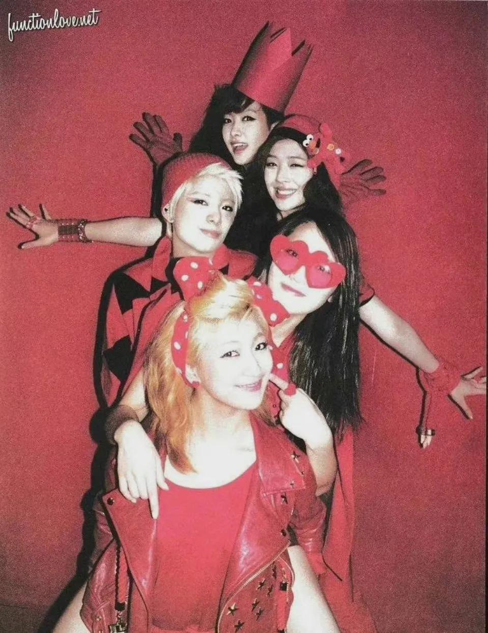 fx出道十二周年成员发声,fx十周年合体宋茜在台下