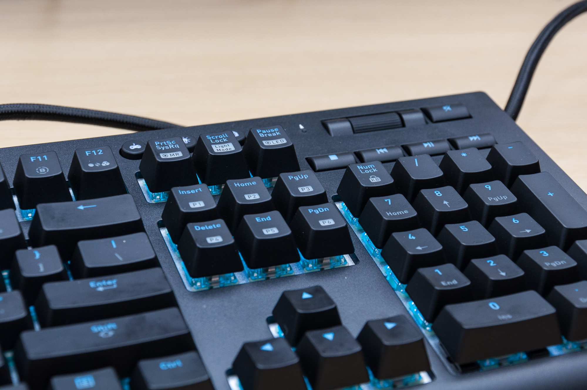 星脉x1银轴键盘开箱,血手光轴机械键盘评测