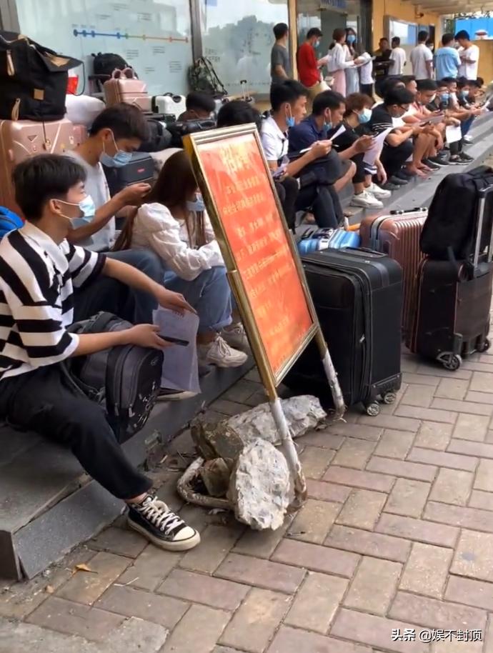 2400人电子厂,一千多人电子厂招工