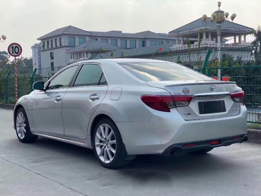 致敬经典，一代神车~丰田锐志