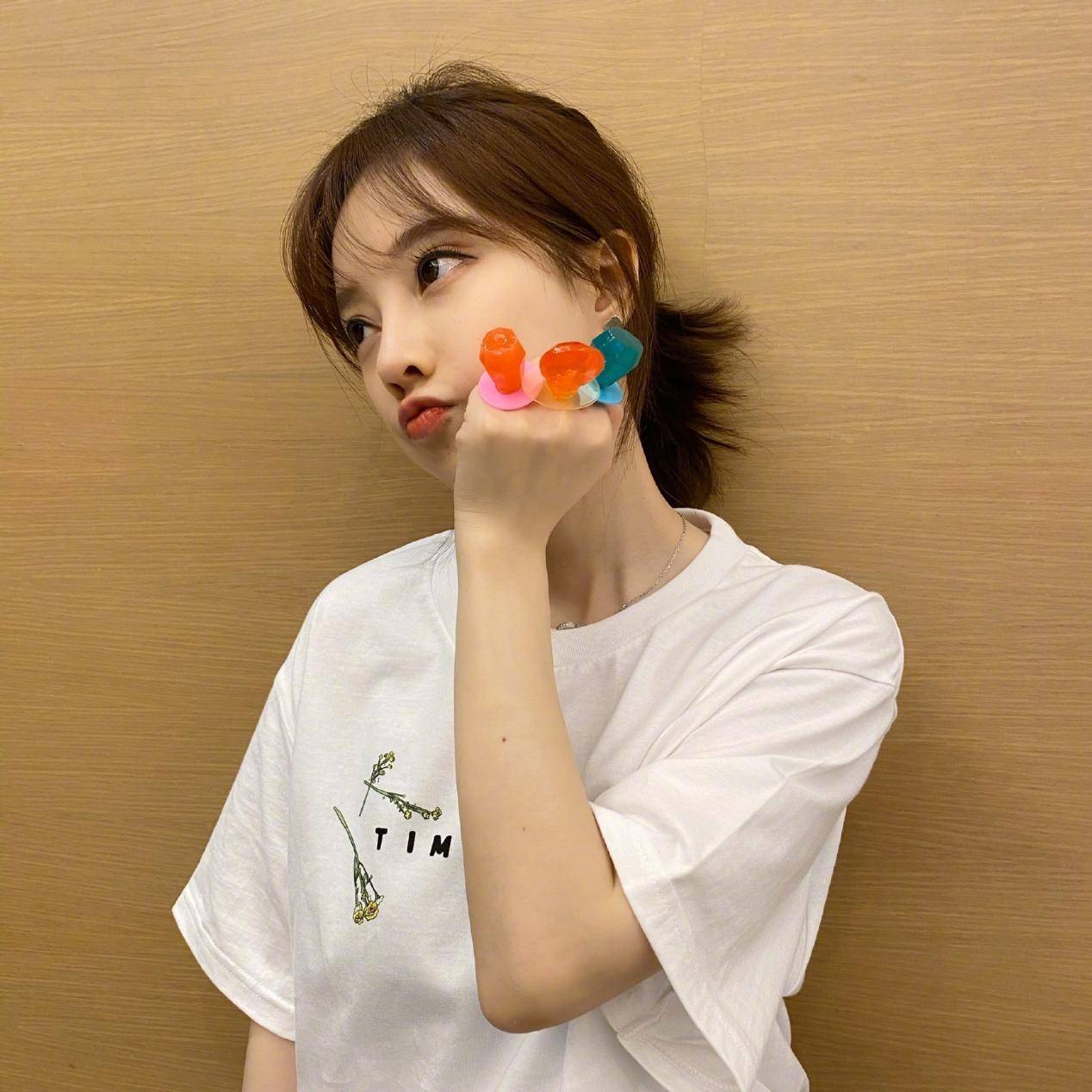 冯提莫健身房放飞自我,冯提莫长发短发对比