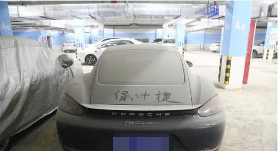 车身的灰尘用什么扫不伤漆,车身灰尘用掸子清理伤漆吗