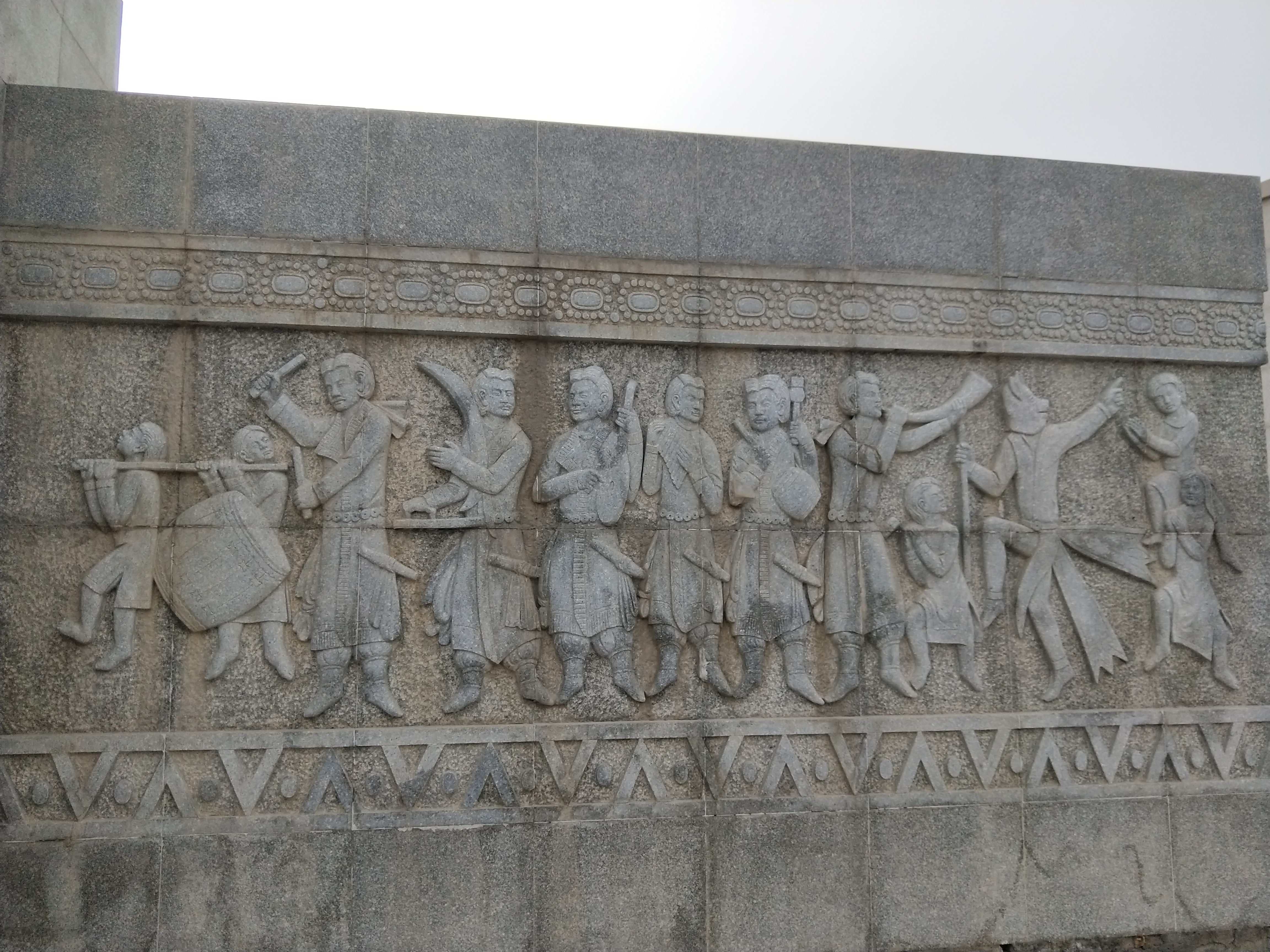 库车维族人多还是汉族人多,库车市维吾尔族