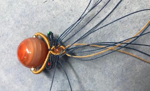 红玛瑙锁骨编绳教程,单颗玛瑙珠子如何编红绳