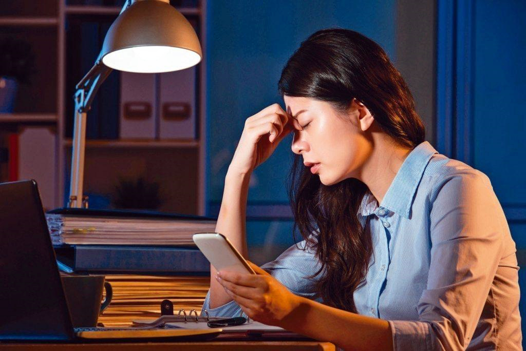 早起和熬夜哪个更容易衰老,早起和熬夜哪个危害更大