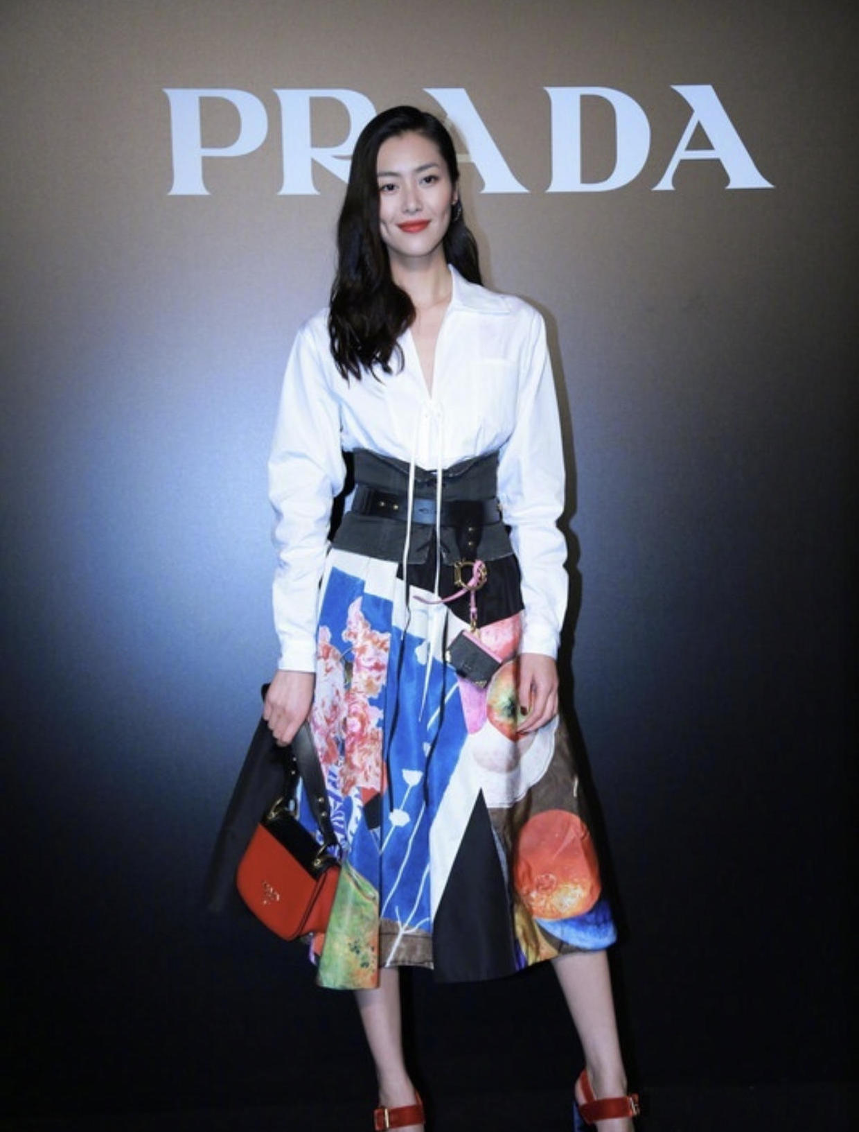 丑模吕燕审美,丑模吕燕身材走样