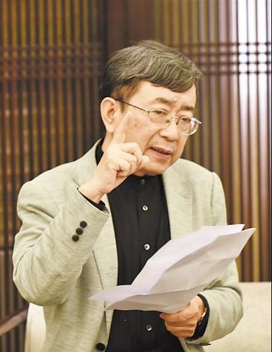 余秋雨辞职是哪一年,余秋雨现在怎样了