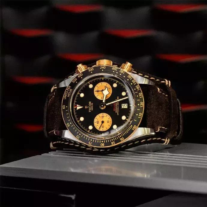 如何在不经意间露出手表,如何在冬天露出自己的手表