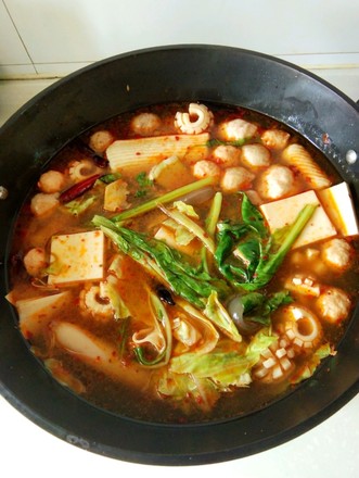 嫌麻辣烫店又贵又脏，自己在家做，麻辣鲜香吃个够，成本10元不到