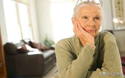 尿黄尿味大难闻是什么原因,太监身上有尿骚原因