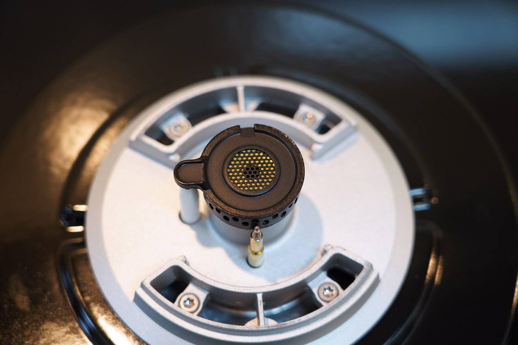 嵌入式燃气灶怎么防油污,嵌入式燃气灶如何选择炉头