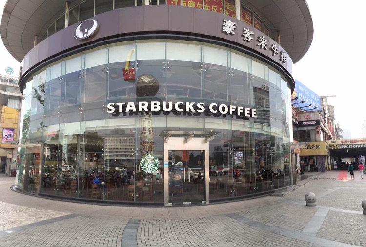 嘉兴江南摩尔夜晚灯光璀璨,曾经繁华地方