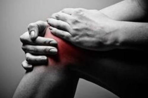 膝关节痛怎么办？膝关节运动损伤该怎么做康复治疗？