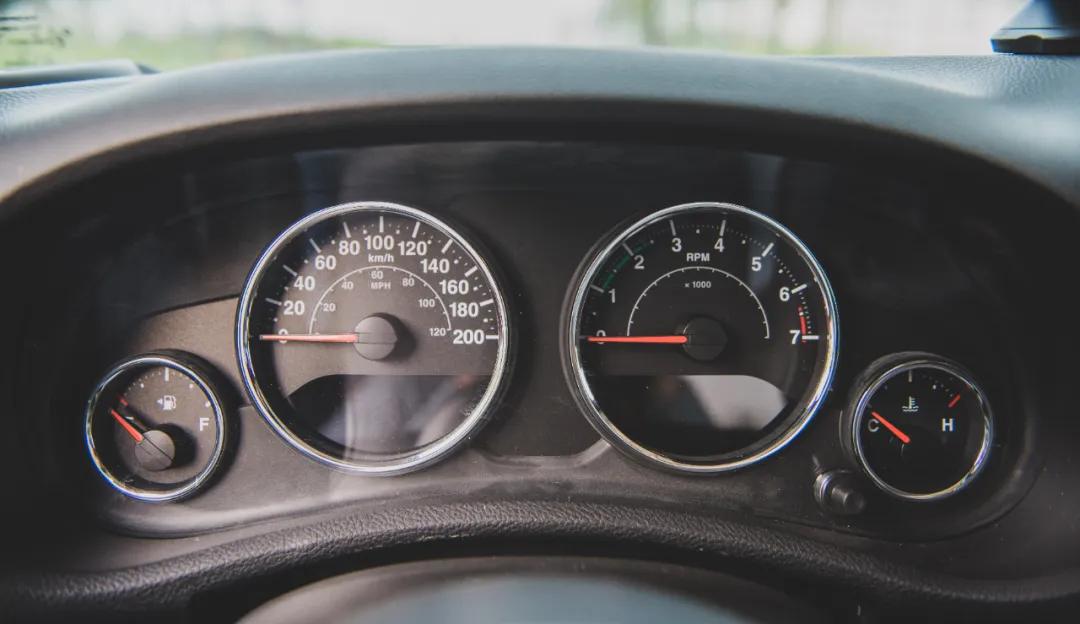 在城中开牧马人代步的人？我敬你是条汉子！