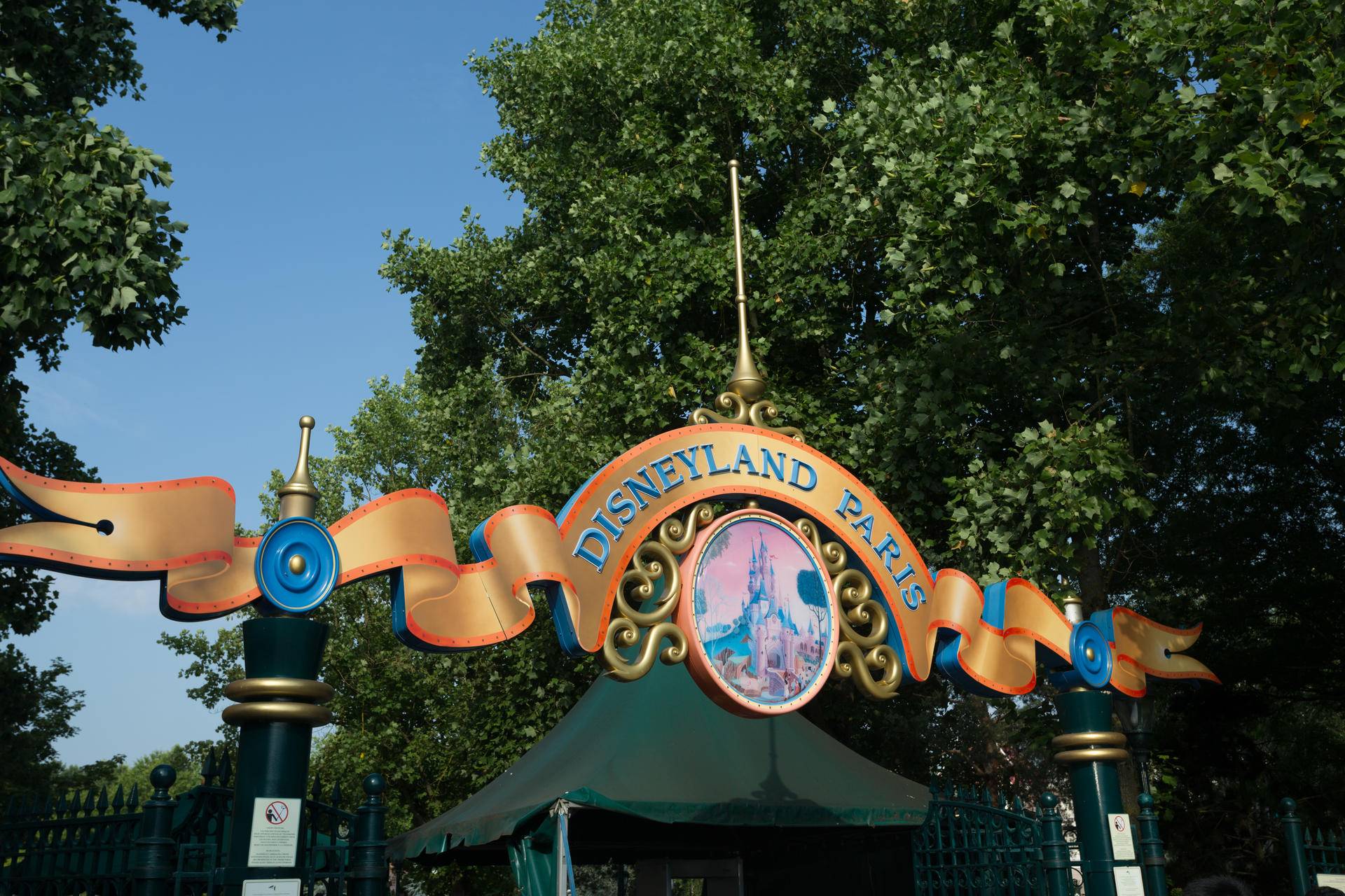 上海迪士尼翻包事件公关结论,上海迪士尼翻包风波背后