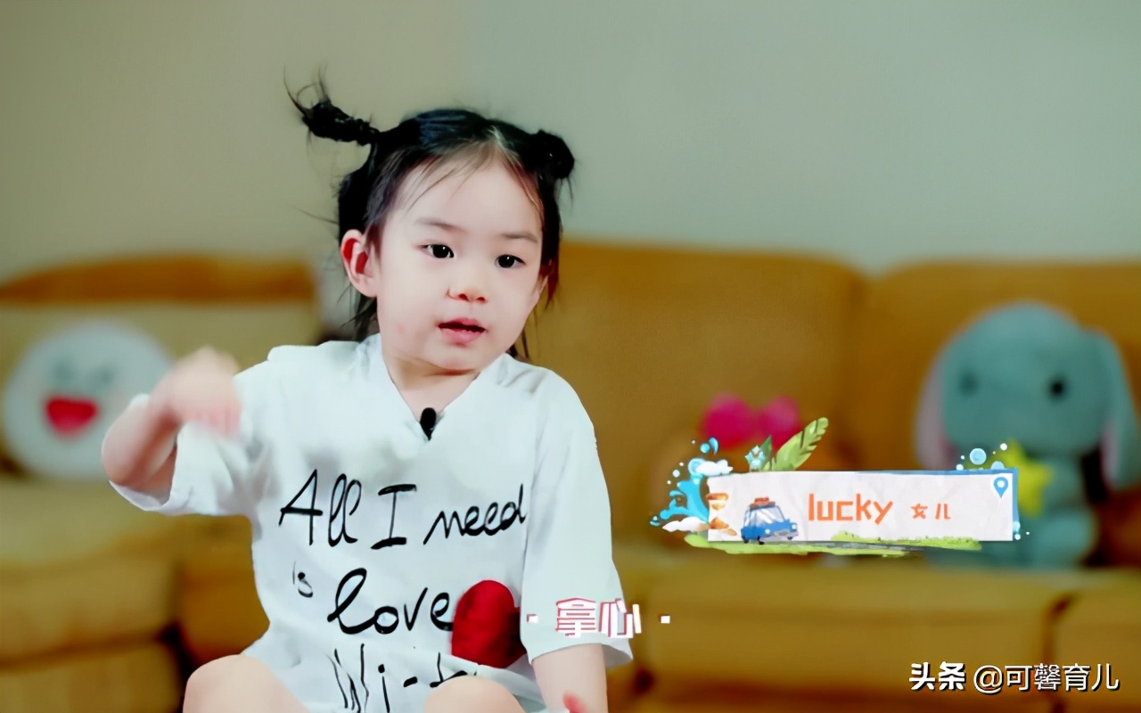 女儿总是用我的化妆品,女儿总是偷偷用妈妈的化妆品