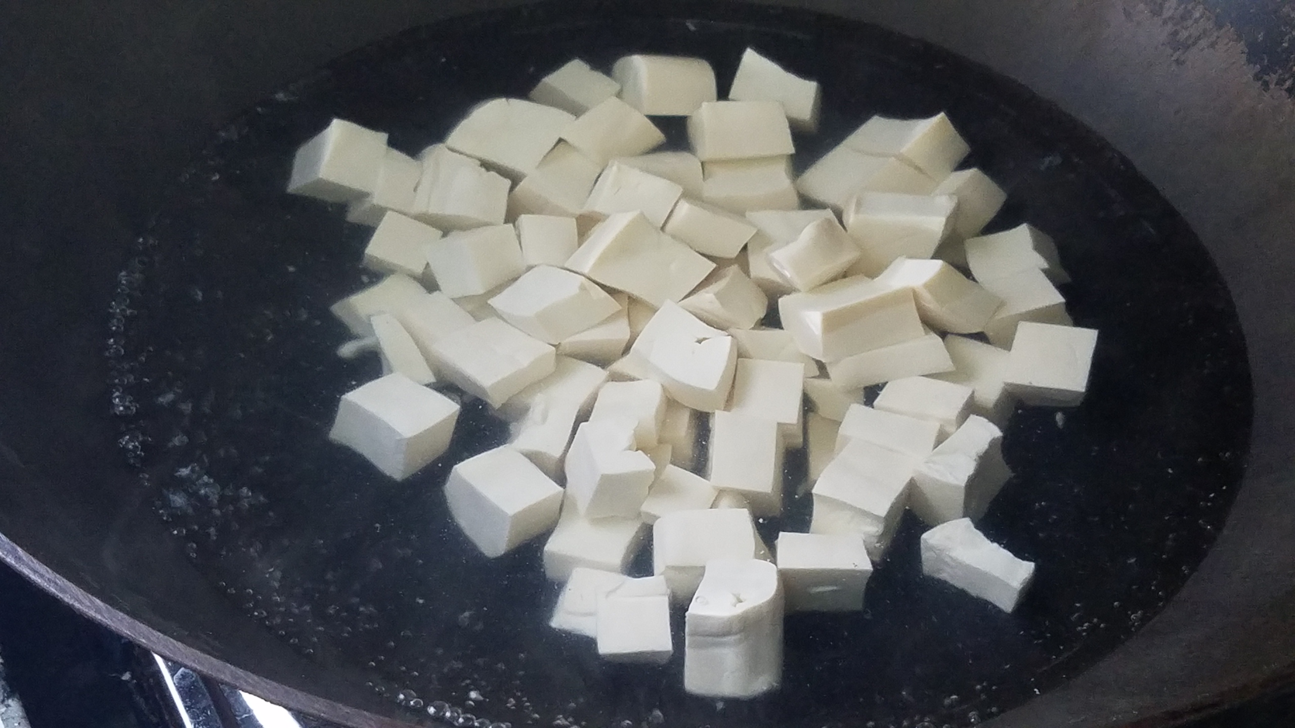 老东北美食虾仁豆腐家常做法,营养十足美味十足的虾仁豆腐