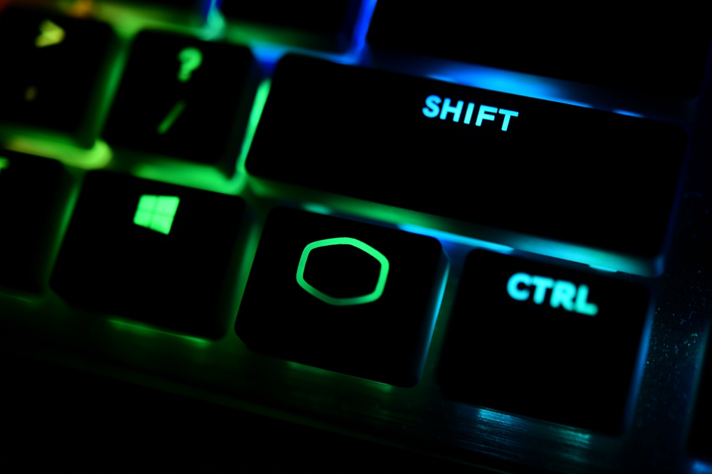 酷冷键盘sk630换键帽,酷冷至尊SK630机械键盘灯光演示