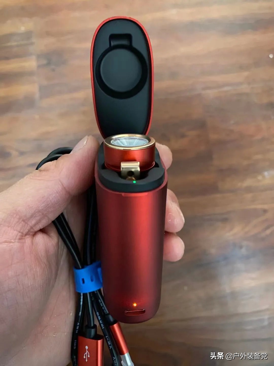 渐进式创新！无线充电手电OlightBaton3