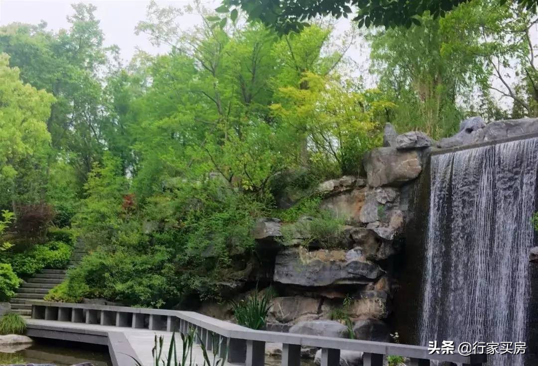 与别墅区为邻的洋房,与土豪别墅为邻