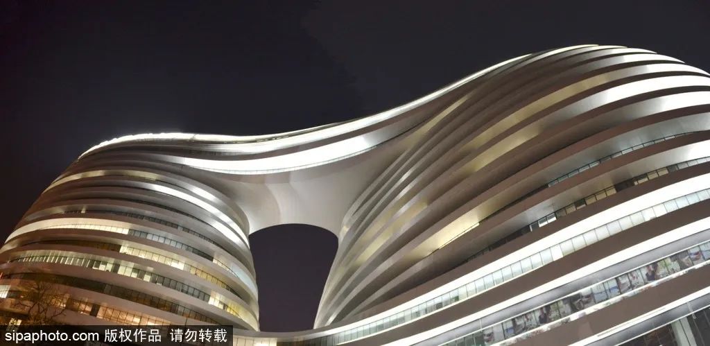 一个地铁站三条线,地铁边的吃喝玩乐