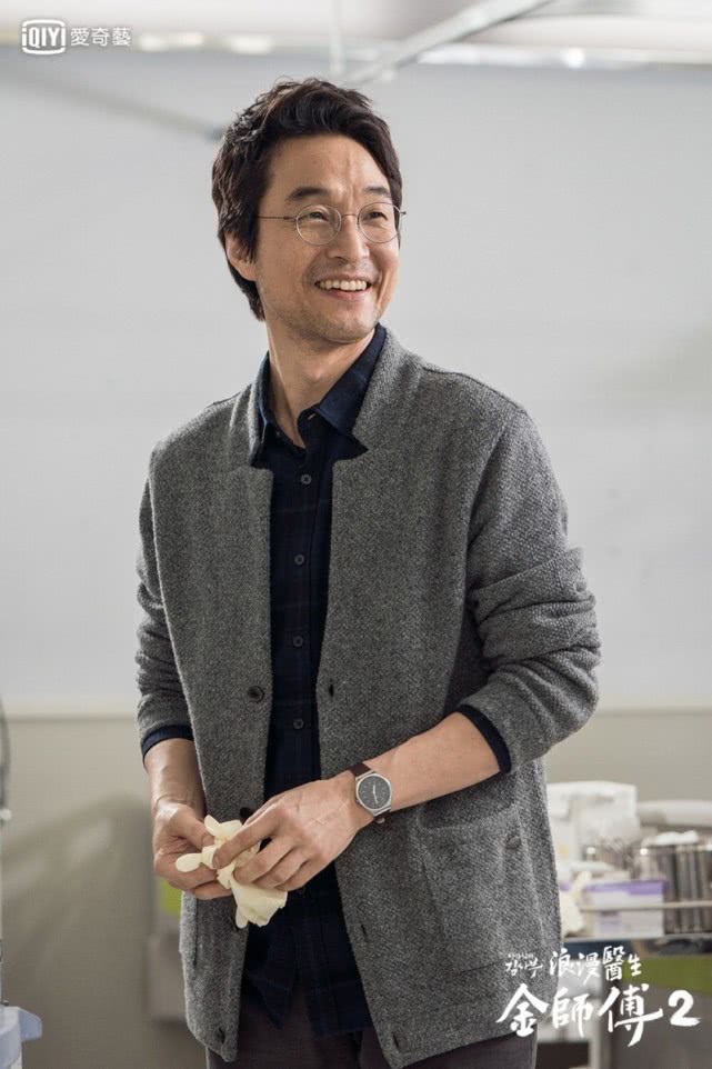 韩国猛男秀8块腹肌人鱼线,韩国猛男秀肌肉