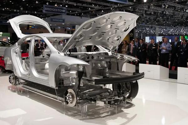 纯电动汽车的底盘解析,电动四驱汽车底盘