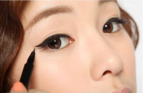 眼线液怎么画眼线视频教程,眼线液怎么画新手教程