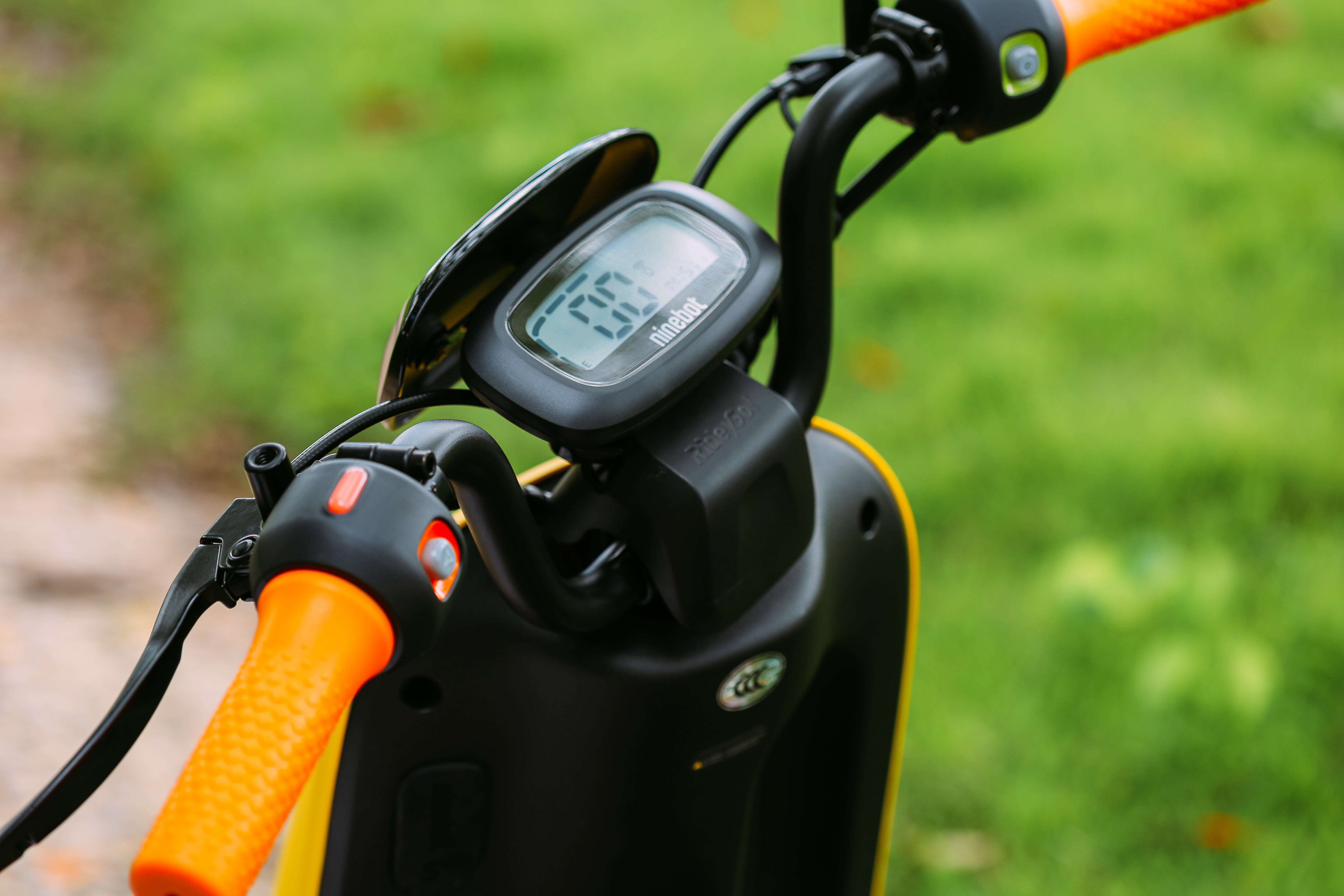 九号电动车新linefriends联名款,九号电动车a40缺点