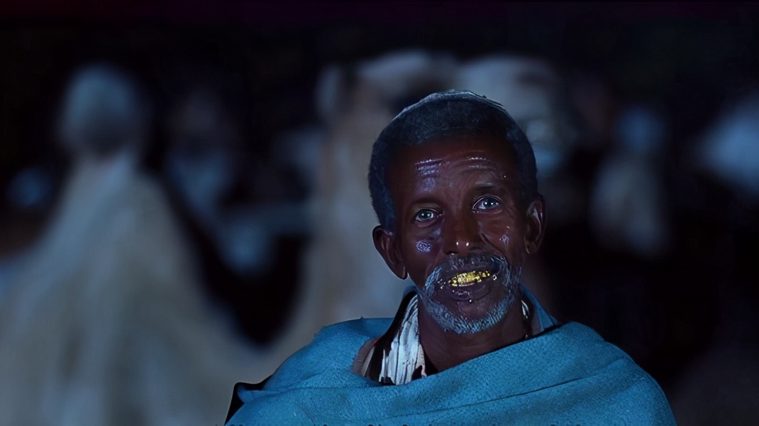 “割礼”惨无人寰的陋习,*害迫**着女性身体,震撼人心《沙漠之花》