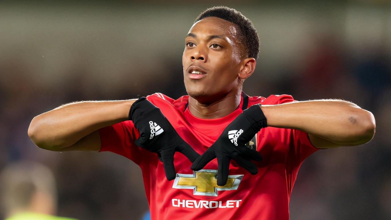 范佩西曼联高清图,马夏尔曼联生涯视频