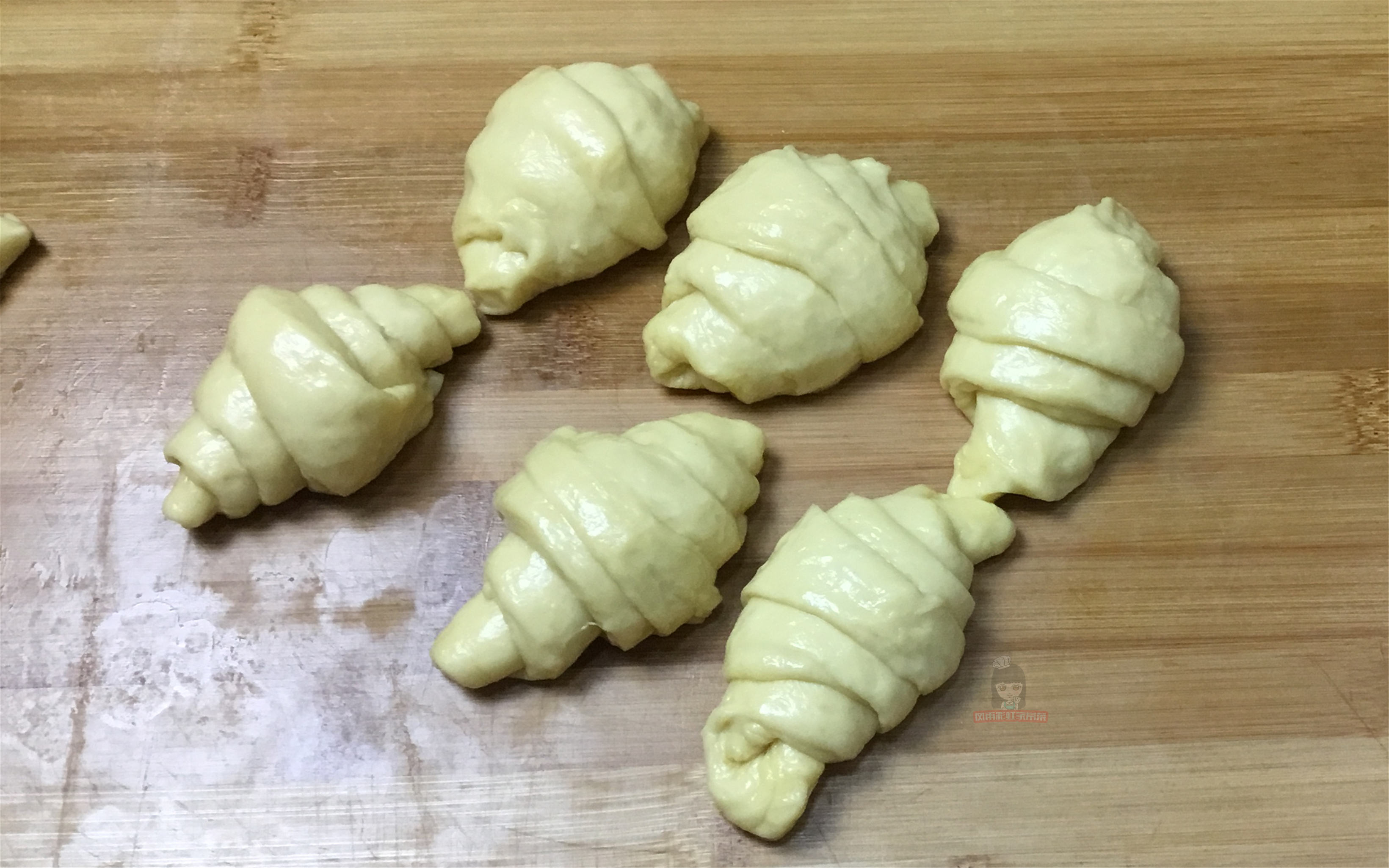 牛角面包奶香,60岁老阿姨做面包