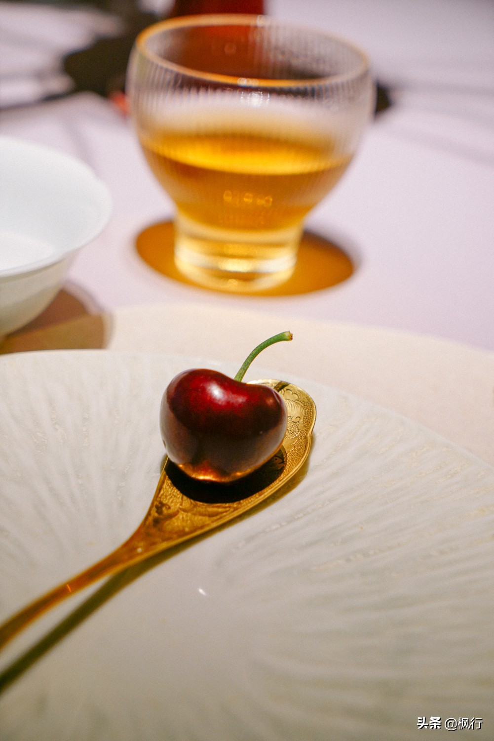 这家北京二环内的粤菜馆,装修获大奖,松板肉、乳鸽、罗氏虾惊艳