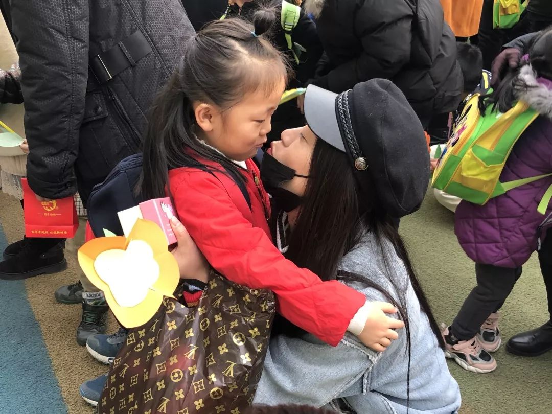 格林童话礼仪幼儿园,幼儿园感恩节特色活动美篇