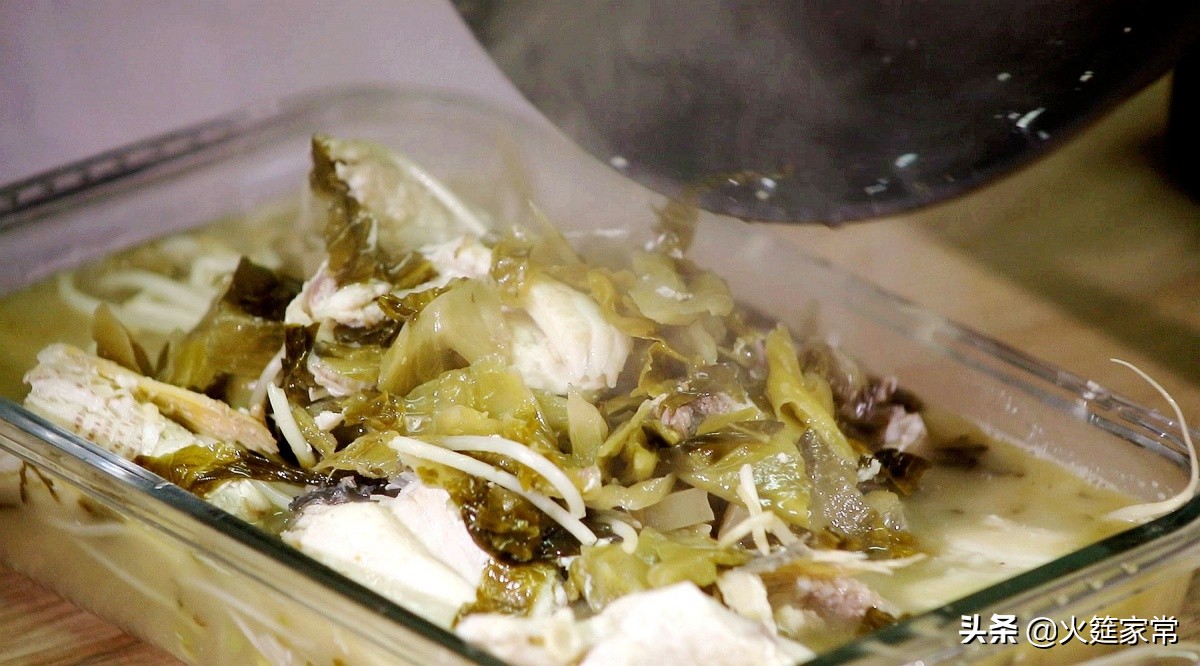 不二酸菜沸腾鱼,四川酸菜鱼正宗做法热油