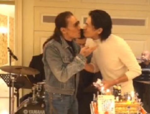 周润发谭咏麟爬山图片,周润发与谭咏麟同框