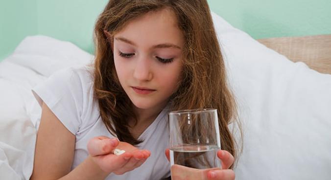 医院验血验尿科的英文,有些发烧需要打针用英语怎么说