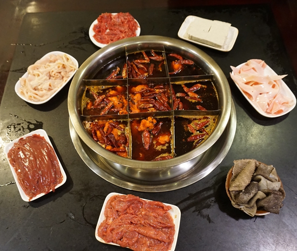 邓莽子老火锅解放碑店,重庆邓莽子老火锅在哪